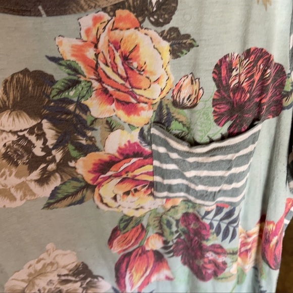 Floral and stripe plus size tee - size 2x - Picture 3 of 3